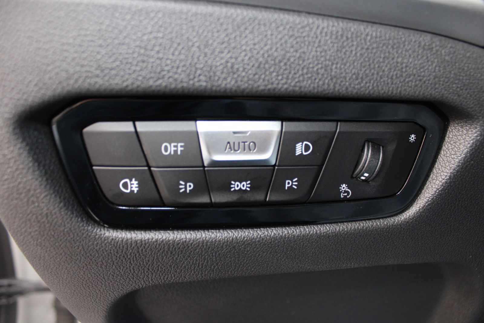 BMW 318d Touring LEDER AHK PDC LED NAVI SHZ foto 24