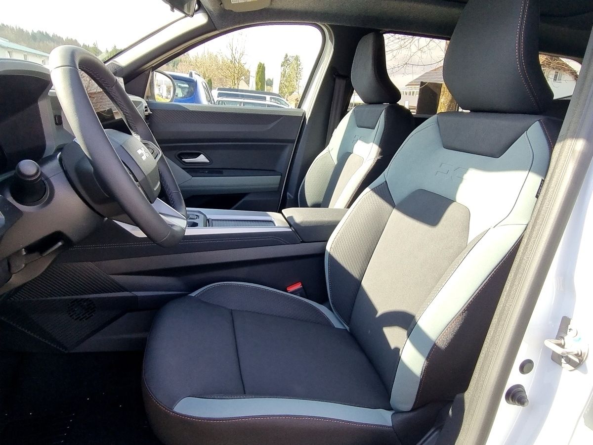 Fahrzeugabbildung Dacia Bigster Extreme HYBRID 155