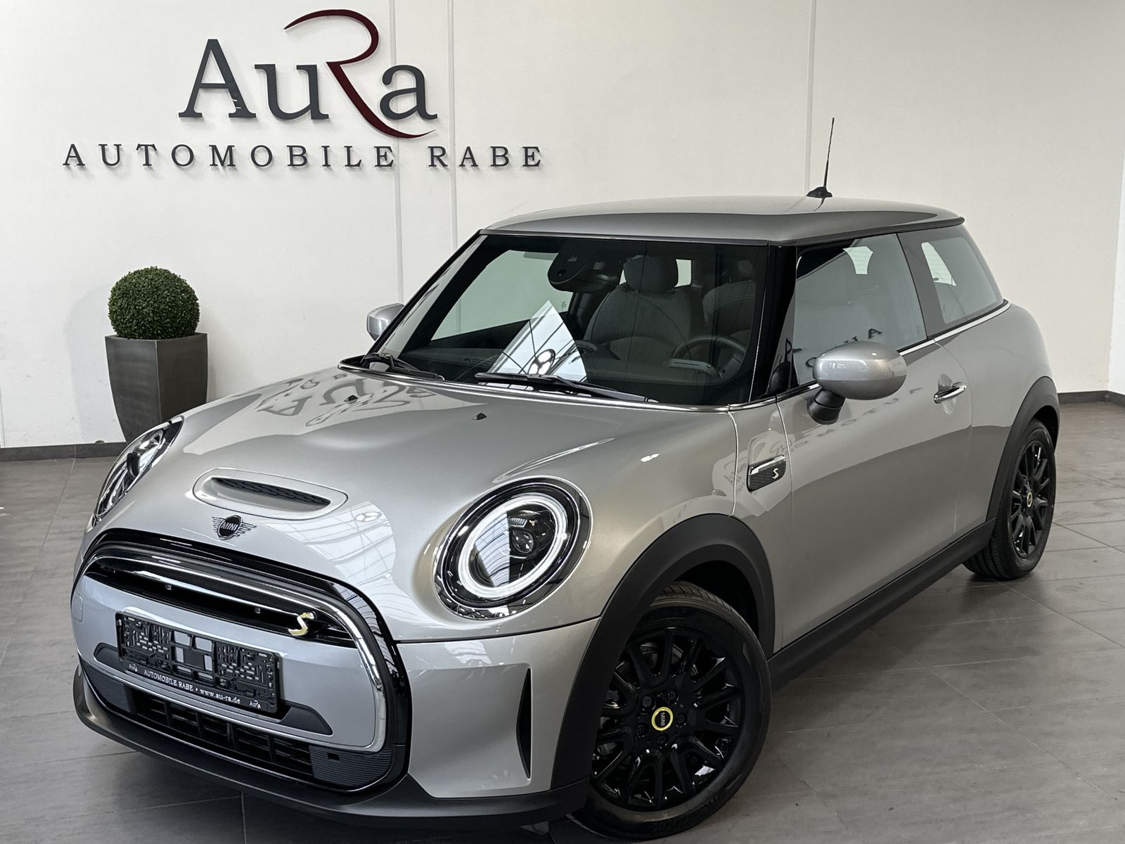 Fahrzeugabbildung MINI Cooper SE Classic-Trim NAV+LED+RÜCKFAHRKAMERA+SH