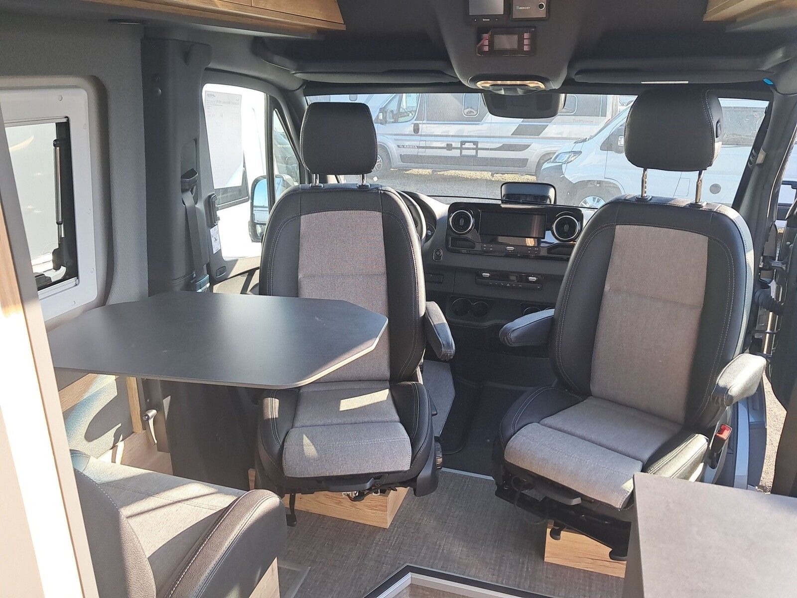 Fahrzeugabbildung Pössl Roadstar X Mercedes 190 PS Solar, Dachklima,