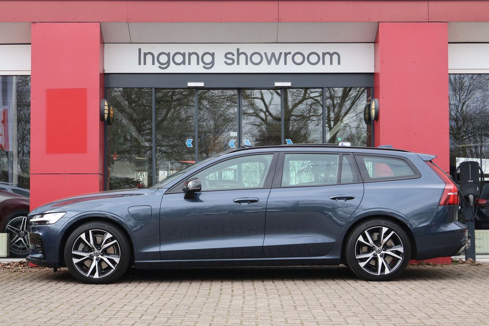 Volvo V60 2.0 T6 Recharge AWD R-Design | Panoramadak | imagem 2