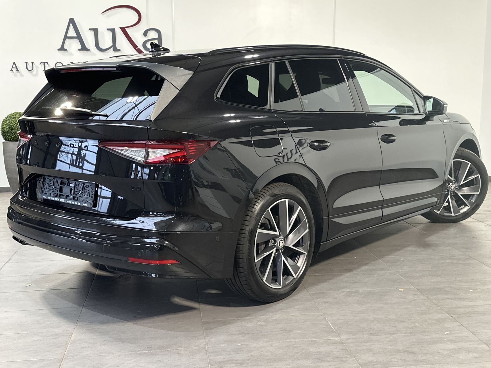 Fahrzeugabbildung SKODA Enyaq 60 iV Sportline NAV+LED+VCOCK+20ZO+1HD+PP