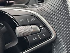 SKODA Karoq Sportline CANTON 4xSHZ AHK 5Jahre Garantie