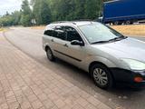 Ford Fort Focus   1.6  Benzin  > Automatikgetre... - Ford Focus aus 2000: Kombi