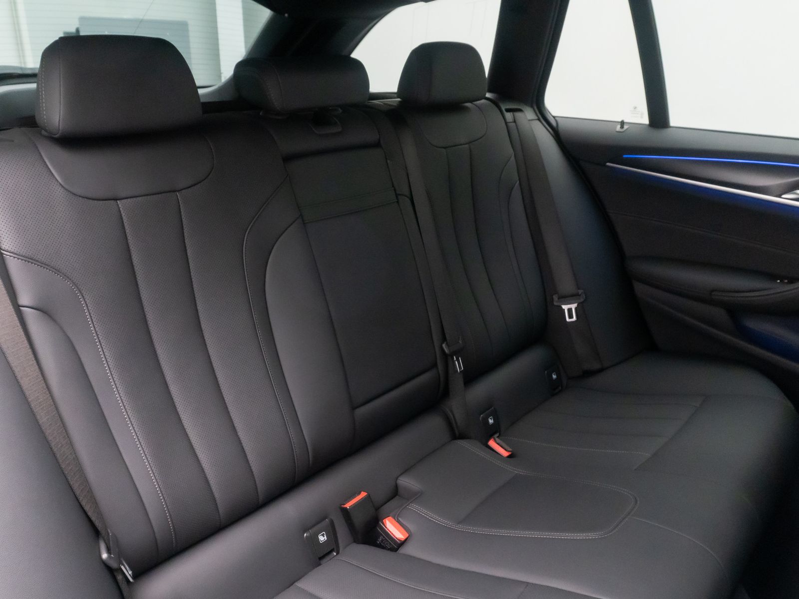 Fahrzeugabbildung BMW 520d M Sport Laser AHK HUD DAB Kamera Komfort