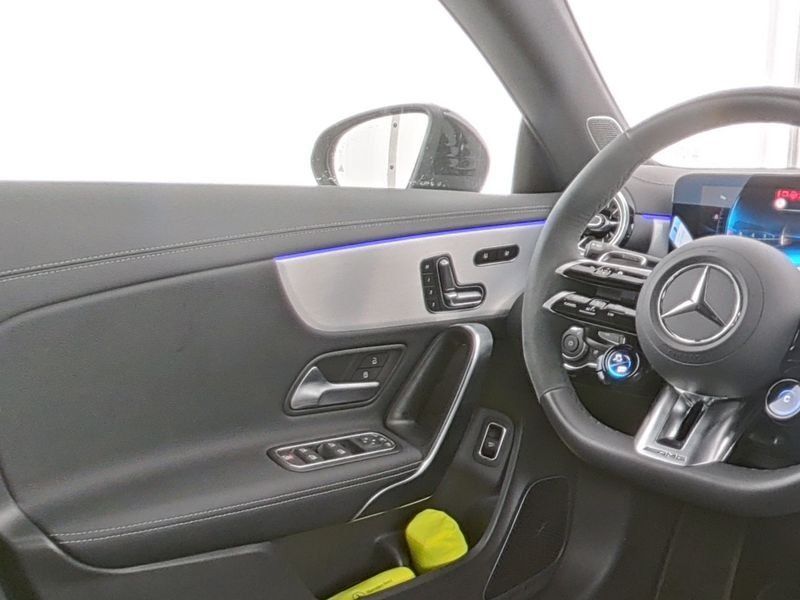 Fahrzeugabbildung Mercedes-Benz CLA 45 S AMG Perf.Sitze AERO Sitzklima 19"Kreuzs