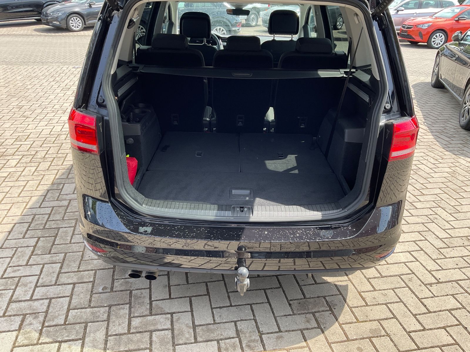 Fahrzeugabbildung Volkswagen Touran 2.0 TDI DSG MOVE,7 Sitze,LED,Kamera,AHK