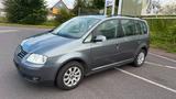 Volkswagen Touran 1.6 Basis. TÜV NEU - Volkswagen Touran Basis mit Benzin-Antrieb