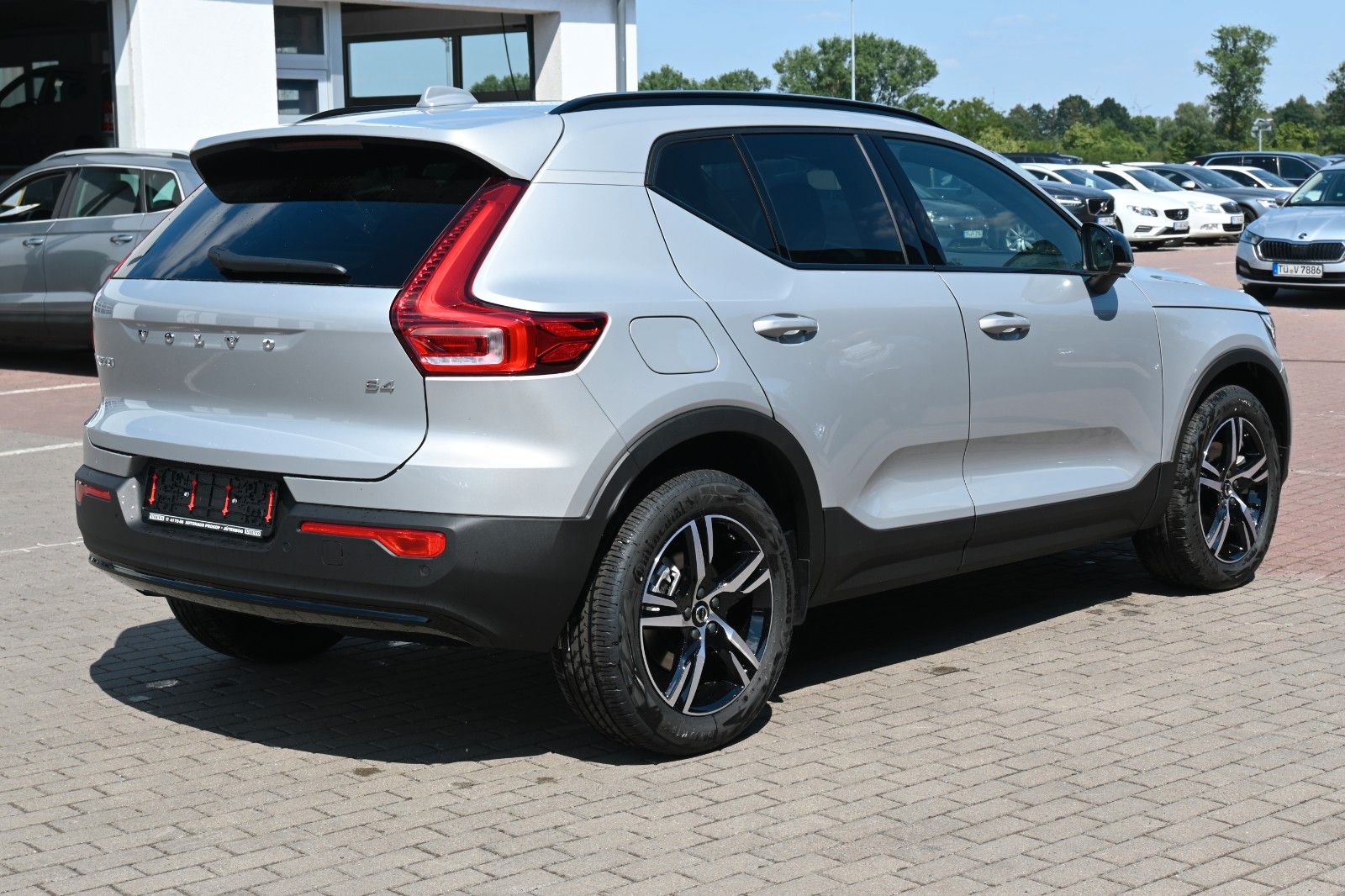 Fahrzeugabbildung Volvo XC40 B4 DKG Plus Dark*FSHZG*H&K*ACC*AHK