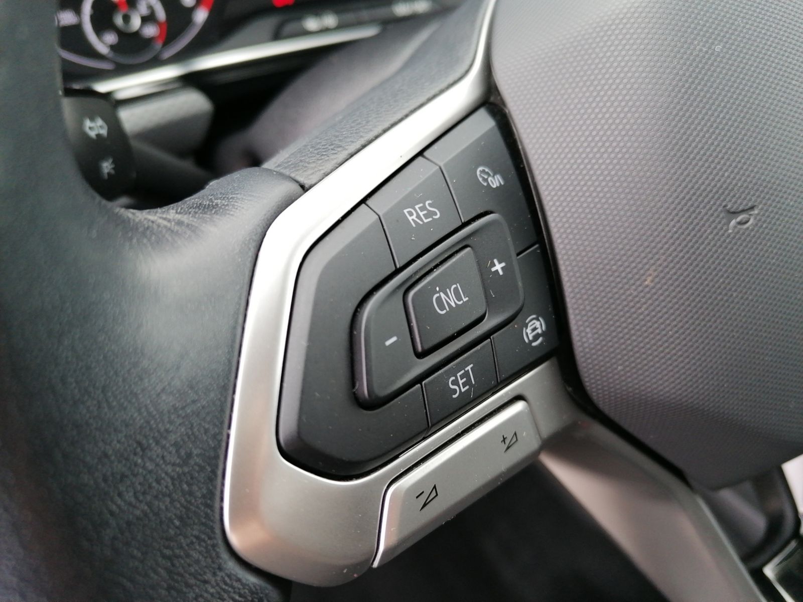 T-Cross 1.0 TSI Active NAVI+APP+PDC+SHZ