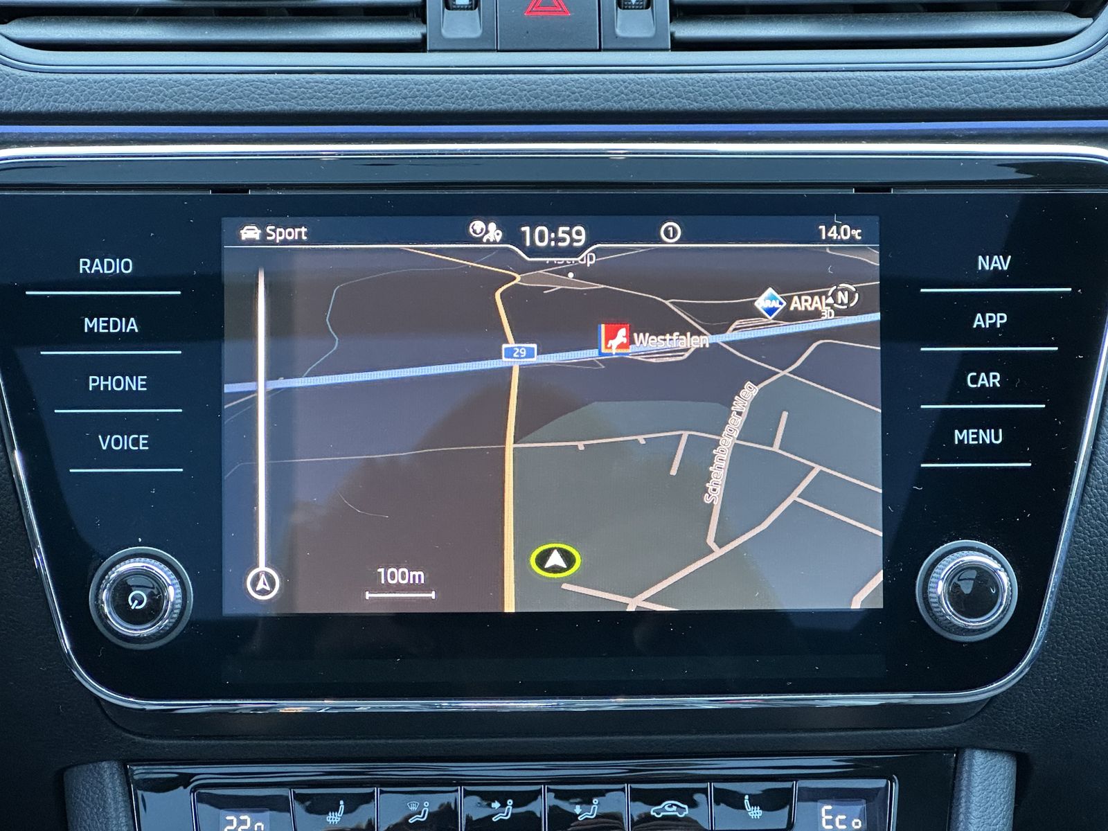 Fahrzeugabbildung SKODA Superb Sportline iV NAV+LED+AHK+PANO+CANTON+19ZO
