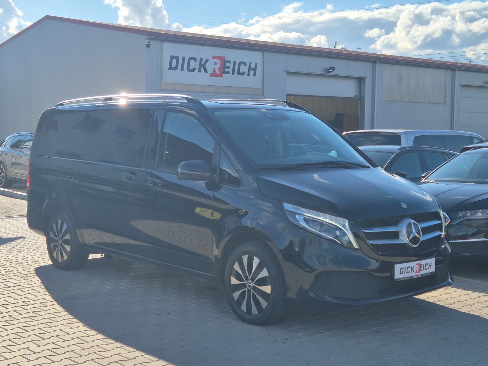 Fahrzeugabbildung Mercedes-Benz V 250 d EDITION 4MATIC lang LED*DISTRON.*MBUX10"