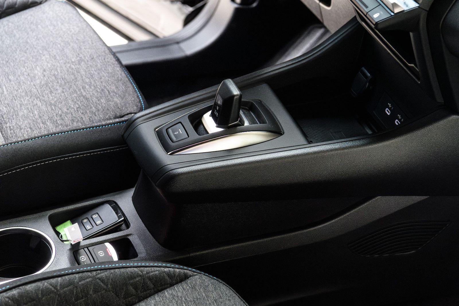 Fahrzeugabbildung Mitsubishi Diamant PLUS Black  Edition 1.8 HEV  +LED +