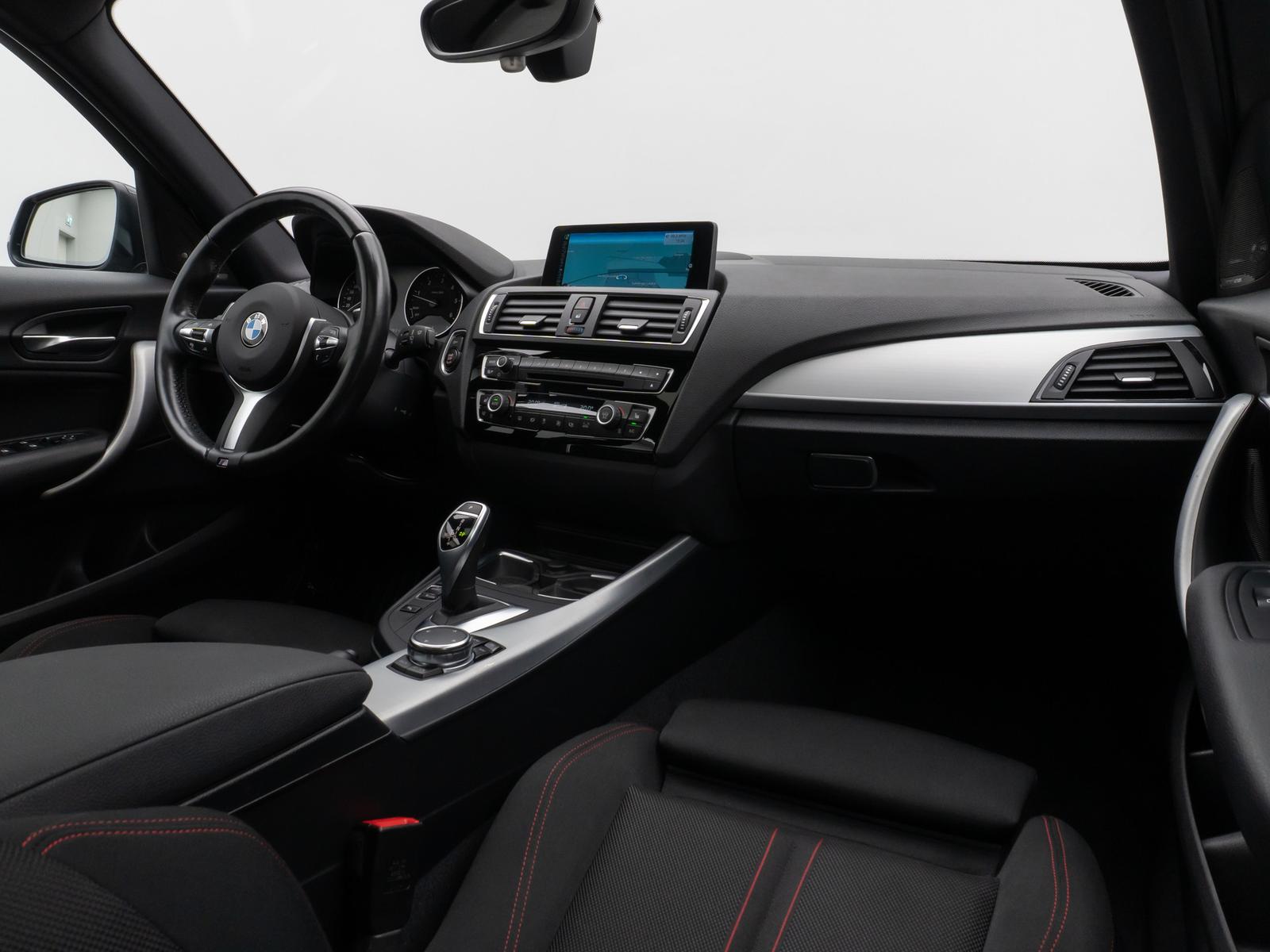 BMW 120d xD Sport Line Glasdach H/K PDC LED Komfort