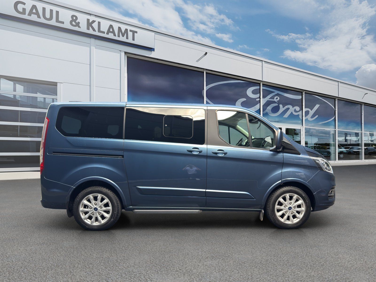 Fahrzeugabbildung Ford Tourneo Custom 2.0 TDi 320 L1 Titanium