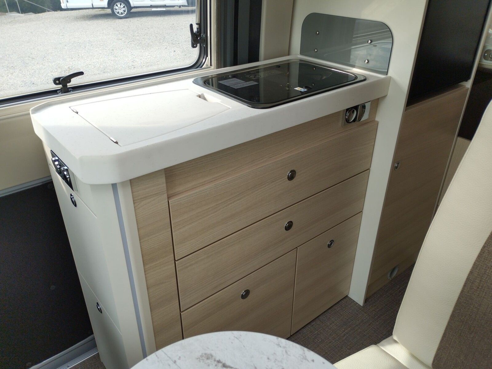 Fahrzeugabbildung Eura Mobil Van V 635 HB Comti D 6E, Mondial Paket