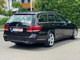 Mercedes-Benz E 250 BlueTec 4Matic PDC Xenon Schiebedach Navi - mit Diesel-Antrieb: Schwarz, mit Klimaanlage