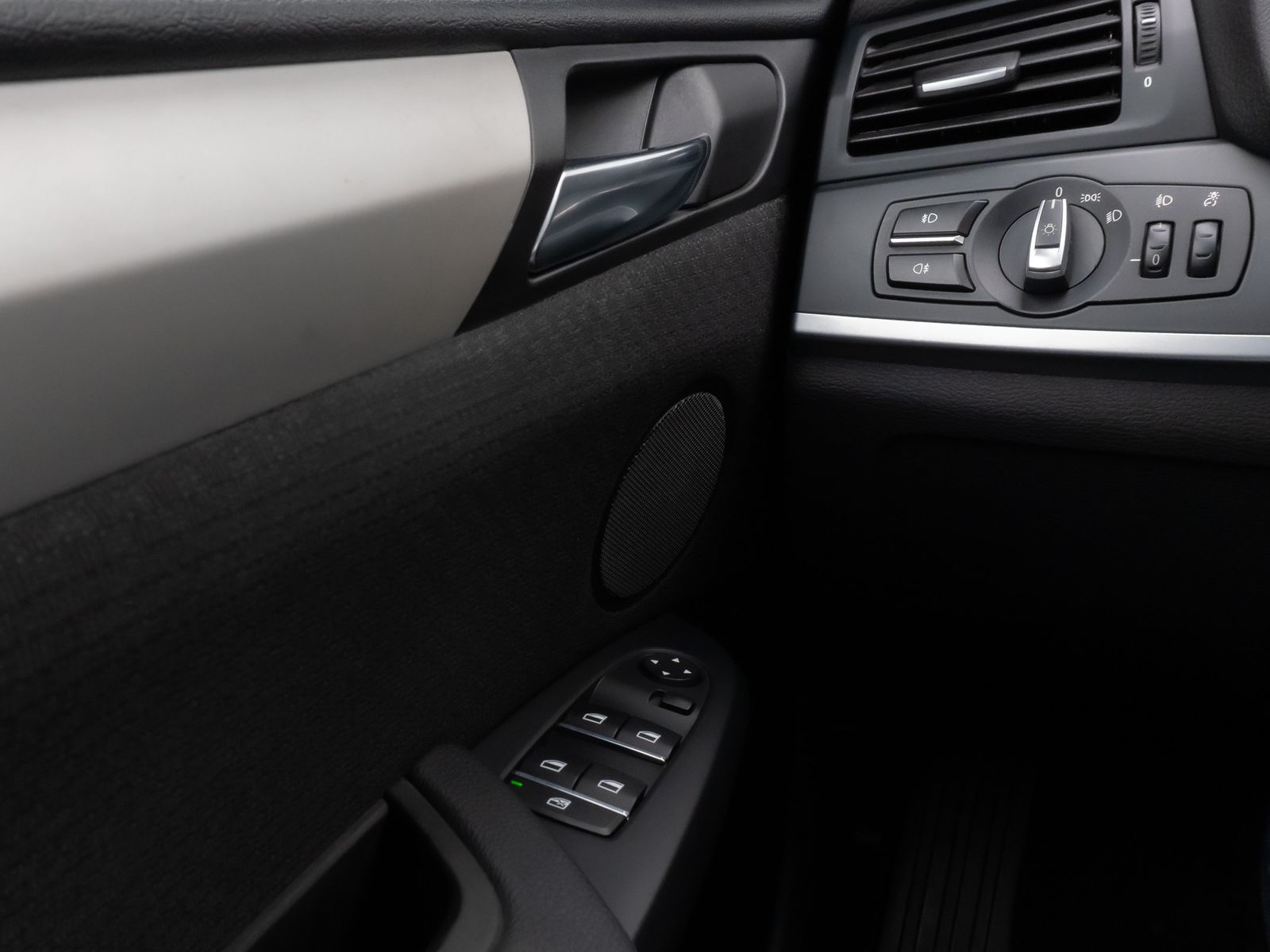 Fahrzeugabbildung BMW X3 xD20d Navi Sitzhzg PDC Tempomat 8Fach