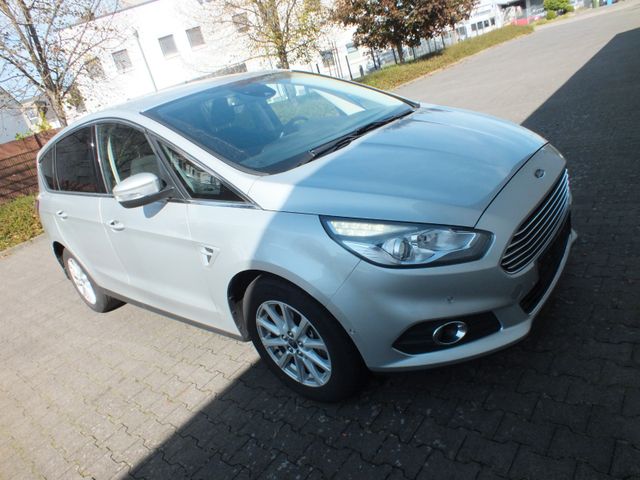 Ford S-Max 2,0 EcoBlue 110kW Titanium Kamera 2  Zone 