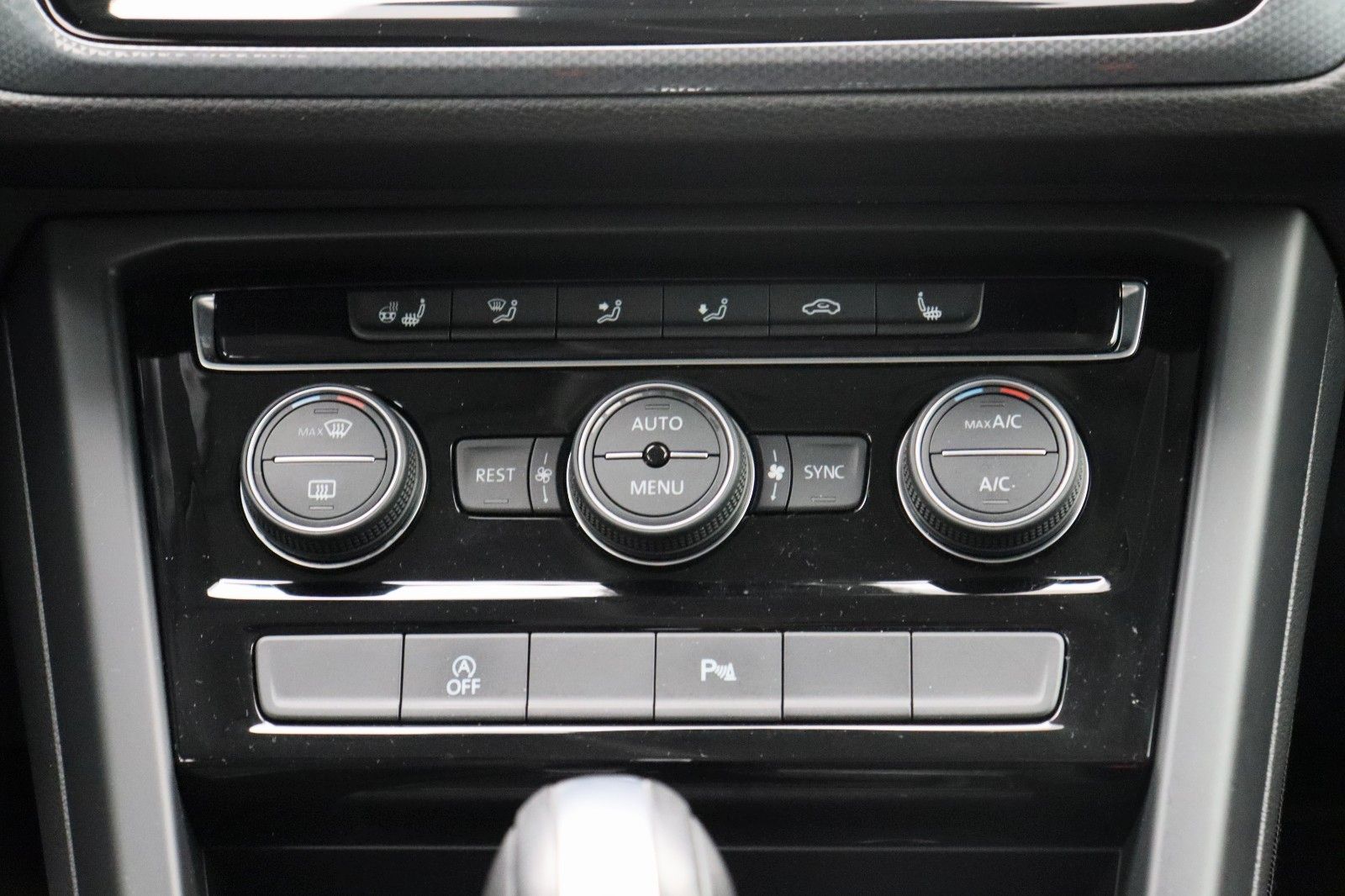 Fahrzeugabbildung Volkswagen Touran Active DSG AHK LED ACC Kamera