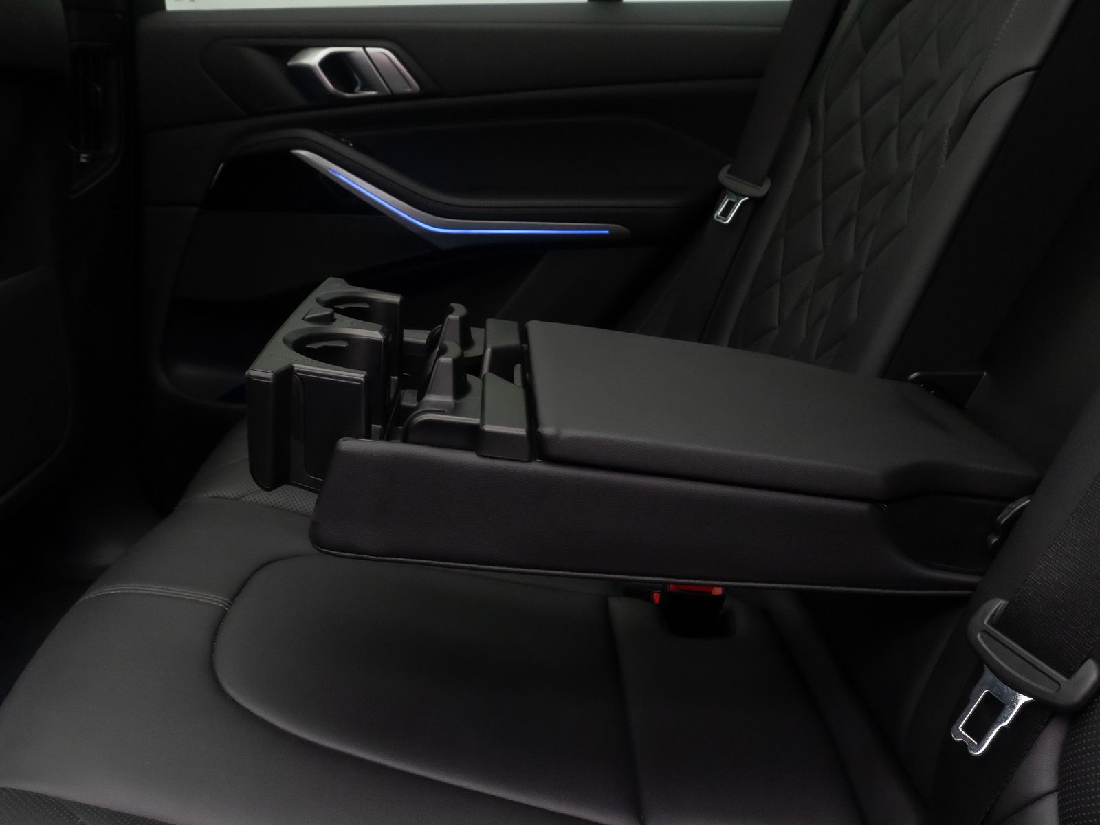 Fahrzeugabbildung BMW X5 xD30d M Sport Panorama 360°HUD DAB HiFi AHK