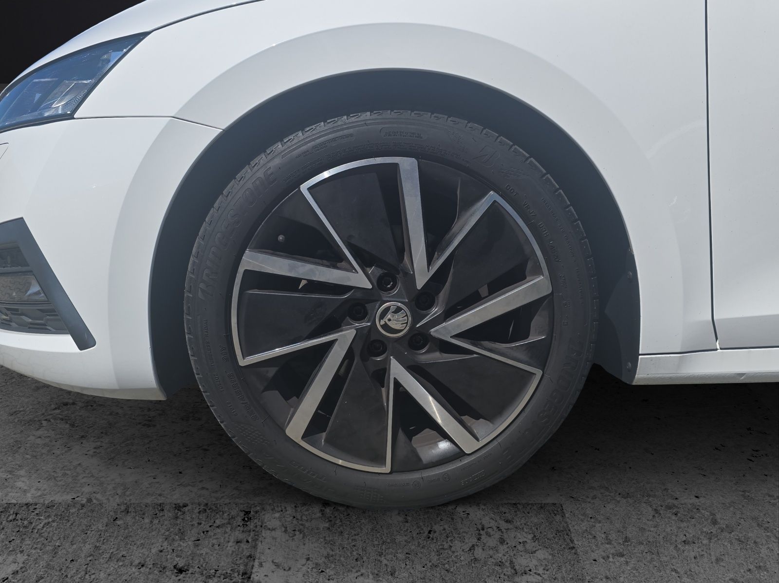 Fahrzeugabbildung SKODA Octavia Combi Style 1.5 TSI Matrix Navi AHK ACC