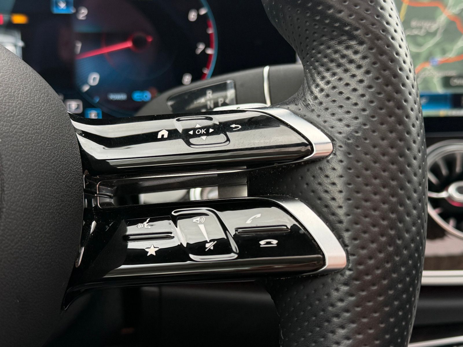 Fahrzeugabbildung Mercedes-Benz E 450 Cabrio AMG/BURMESTER/HUD/AMBIENTE/MASSAGE/