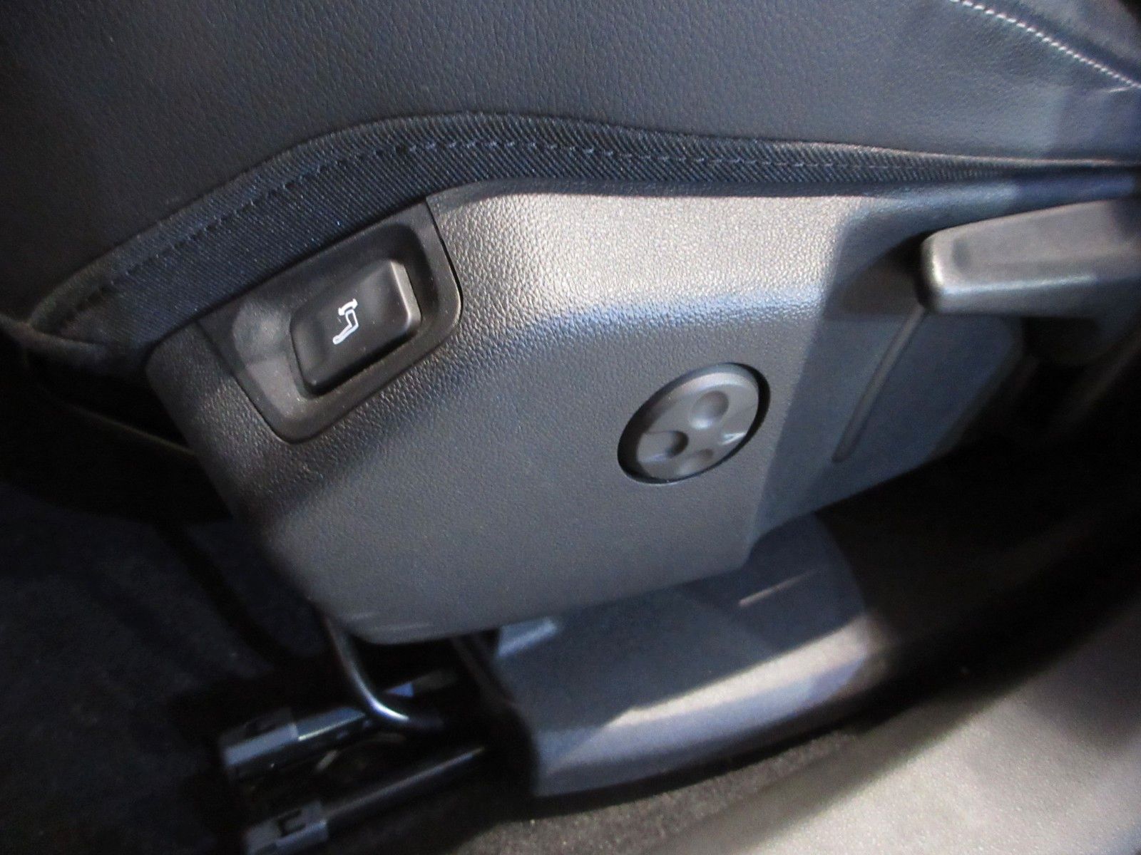 Fahrzeugabbildung Opel Grandland X 1.2T ULTIMATE LED/NAVI/SHZ/LHZ/CAM