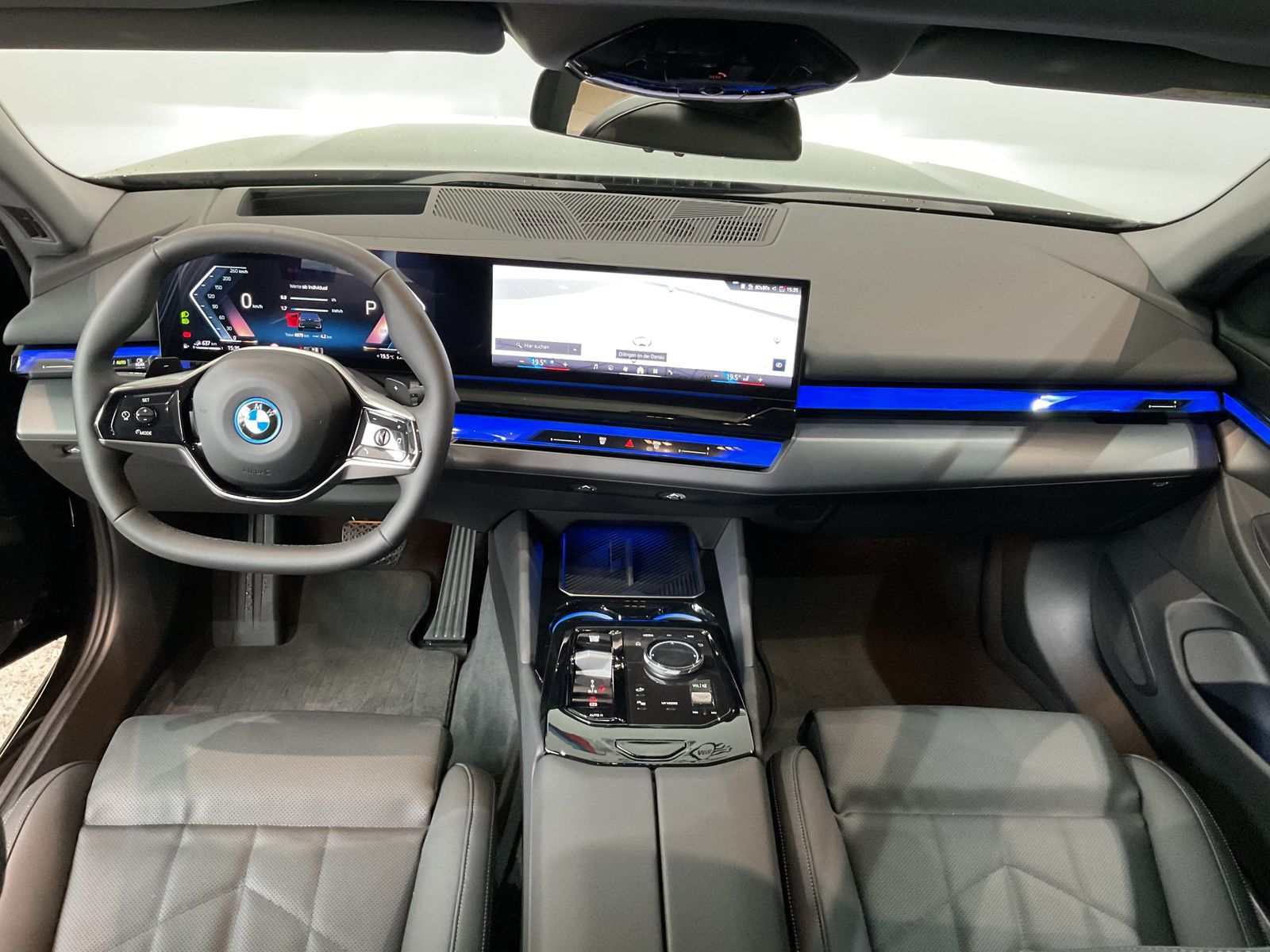 Fahrzeugabbildung BMW 530e 19" LMR, Panorama-Glasdach, Sitzbelüftung v