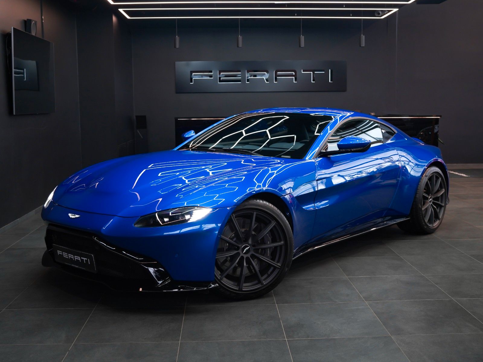 ASTON MARTIN V8 Vantage