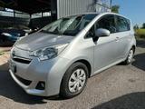 Toyota Verso-S 1.3 MT Lounge - silberne Toyota Verso-S