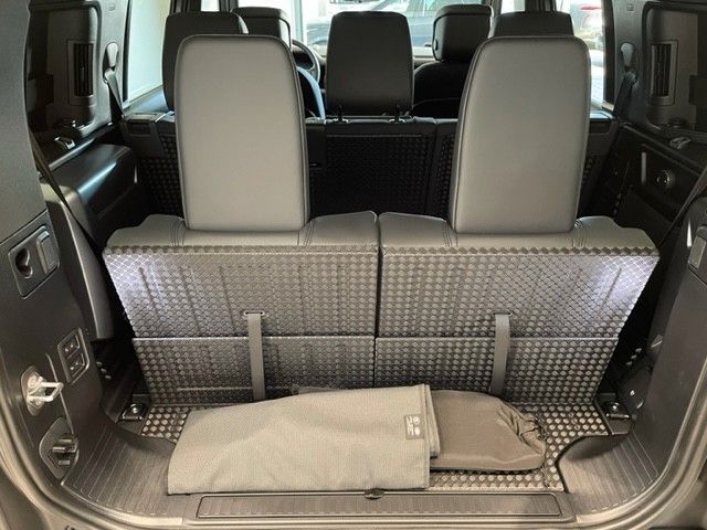 Fahrzeugabbildung Land Rover Defender 110 P400 X 7 Sitze & Standheizung