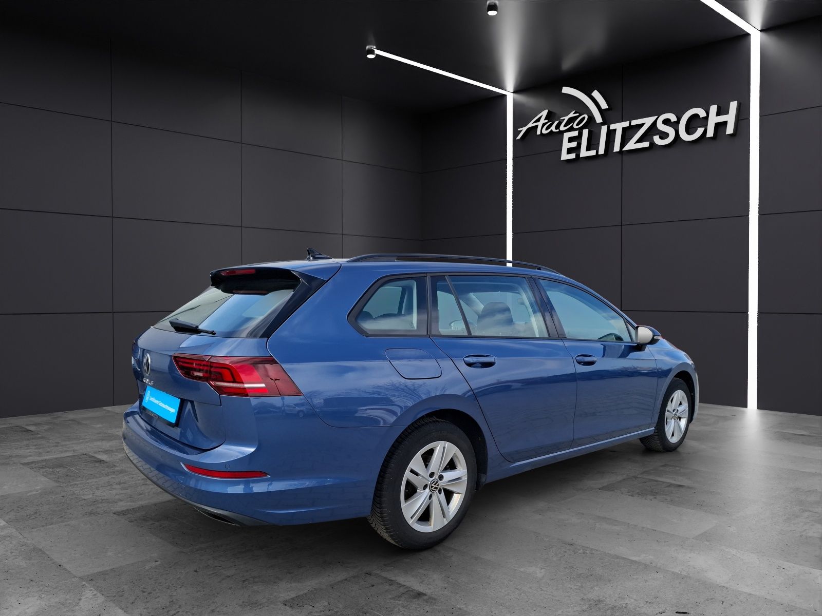 Fahrzeugabbildung Volkswagen Golf VIII Variant TSI Life Standhzg. LED Navi AI