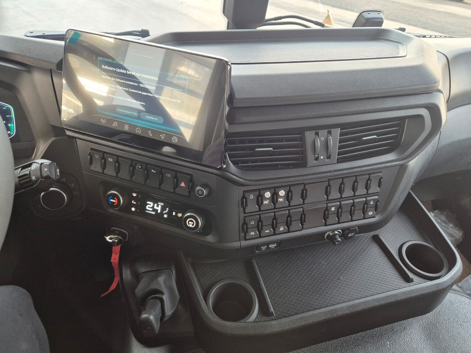 Fahrzeugabbildung Iveco AD410T46W 8x8 Hinterkipper Hydr. Klappe