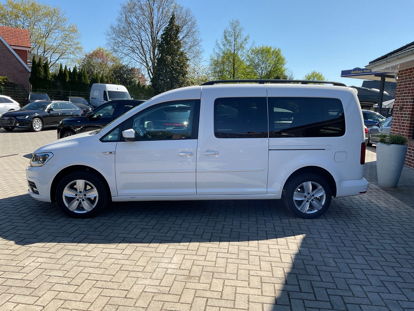 Fahrzeugabbildung Volkswagen Caddy Maxi 2,0TDI DSG Comfort 7 Sitze,AHK,ACC,