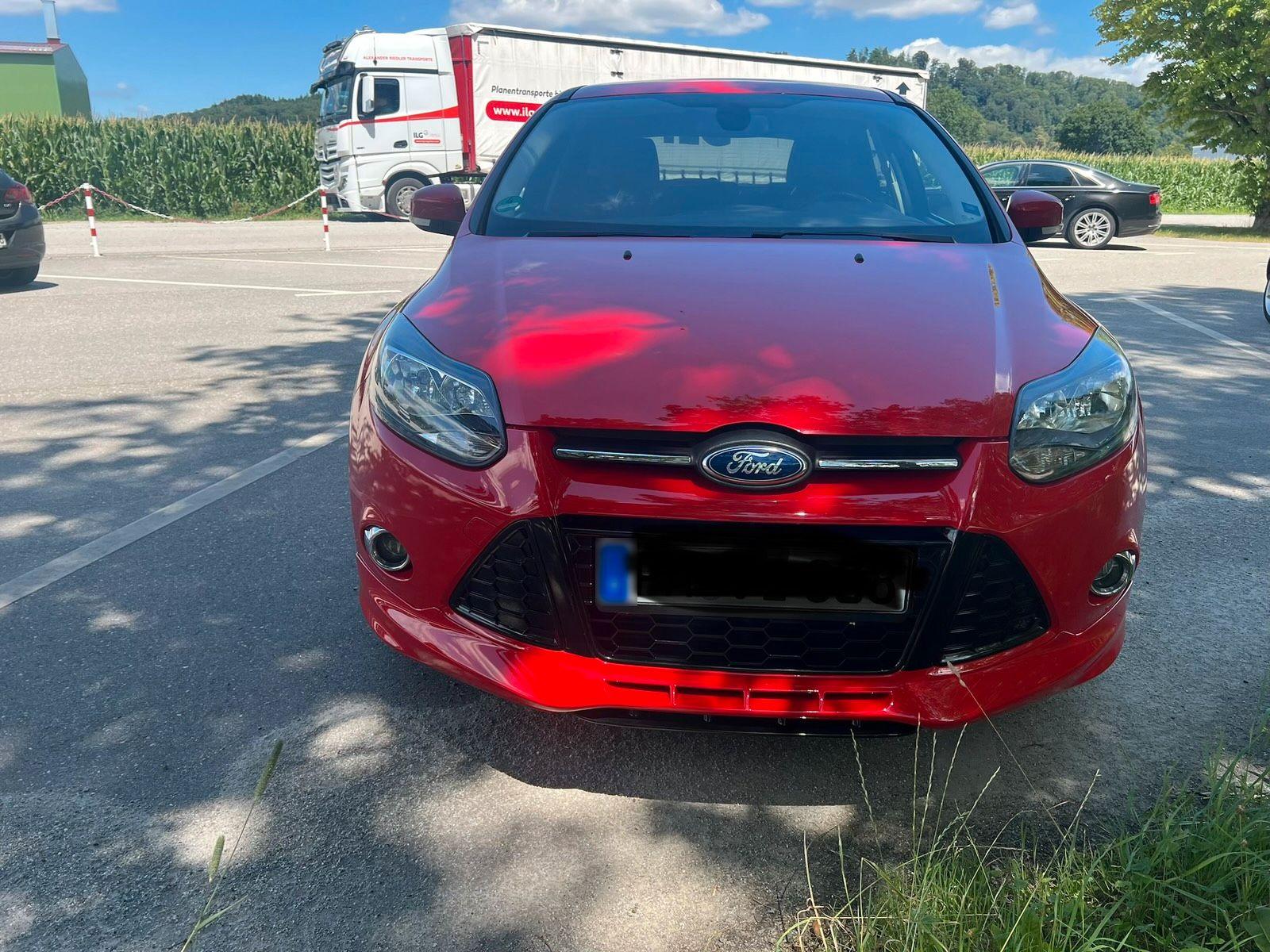 Ford Focus 2013 — салон