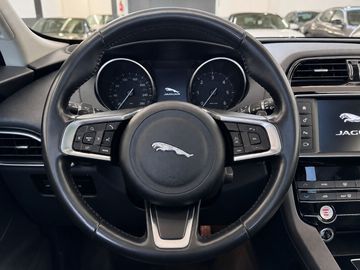 Jaguar F-Pace - 12