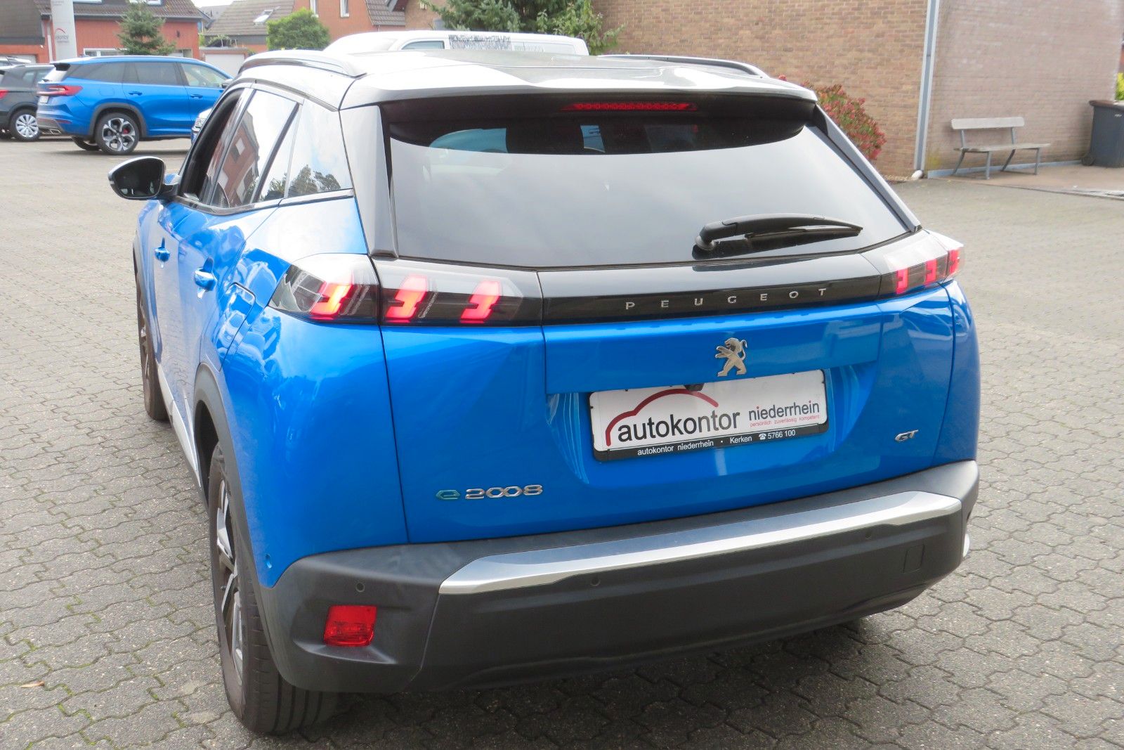 Fahrzeugabbildung Peugeot 2008 e- GT SITZH. NAVI KAMERA PDC 1.HD