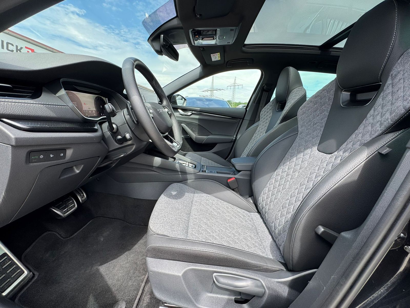 Fahrzeugabbildung SKODA Octavia 2.0 DSG Sportline MATRIX*PANO*CANT.*5J.G