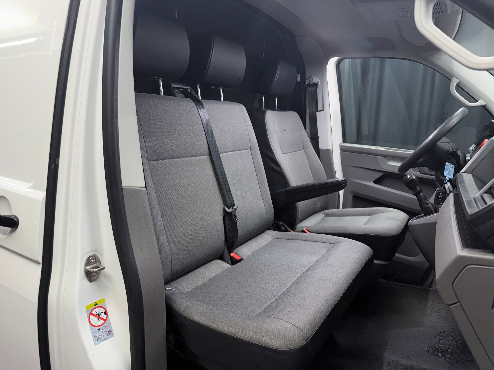 Fahrzeugabbildung Volkswagen T6.1 Transporter Kasten lang FWD|AC|PDC