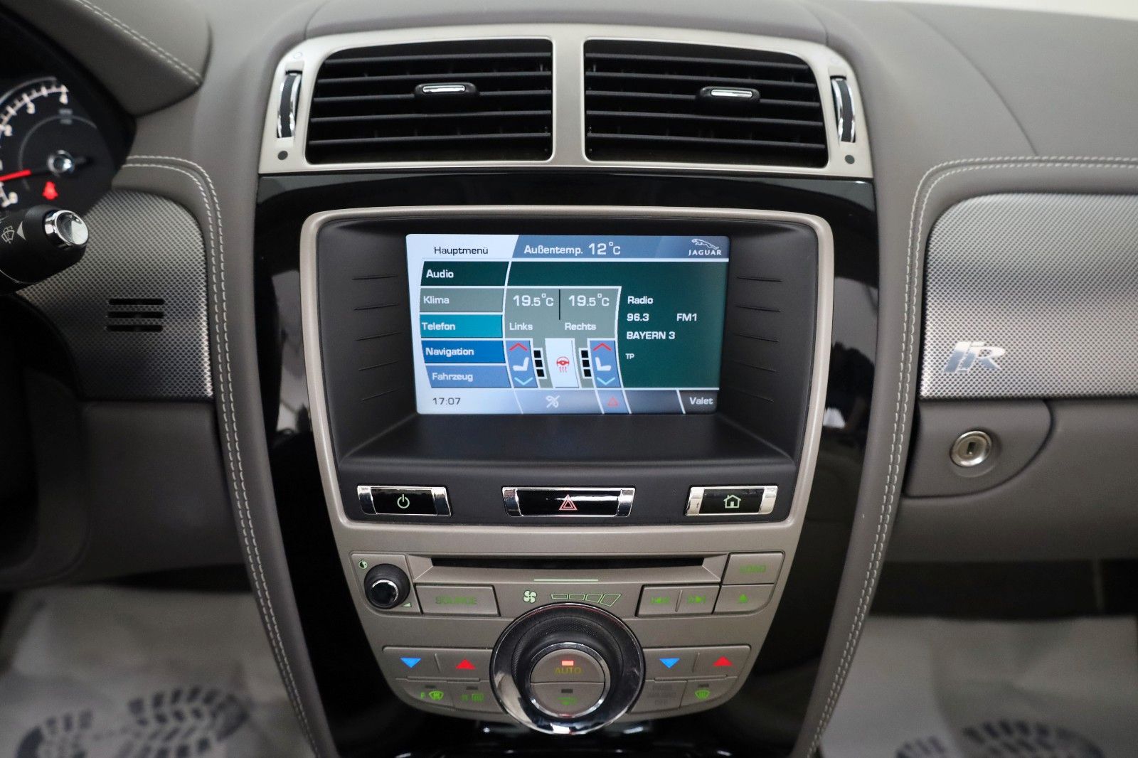 Fahrzeugabbildung Jaguar XKR Cabrio 5.0 V8 R Performance,Navi,SH+Lüftung