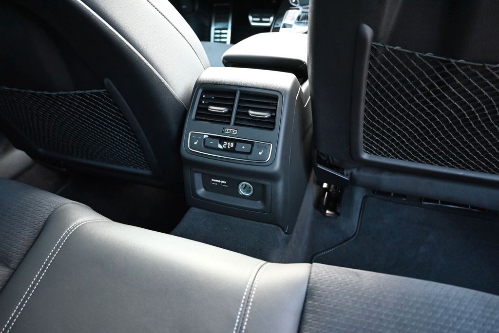 AUDI A4 2023