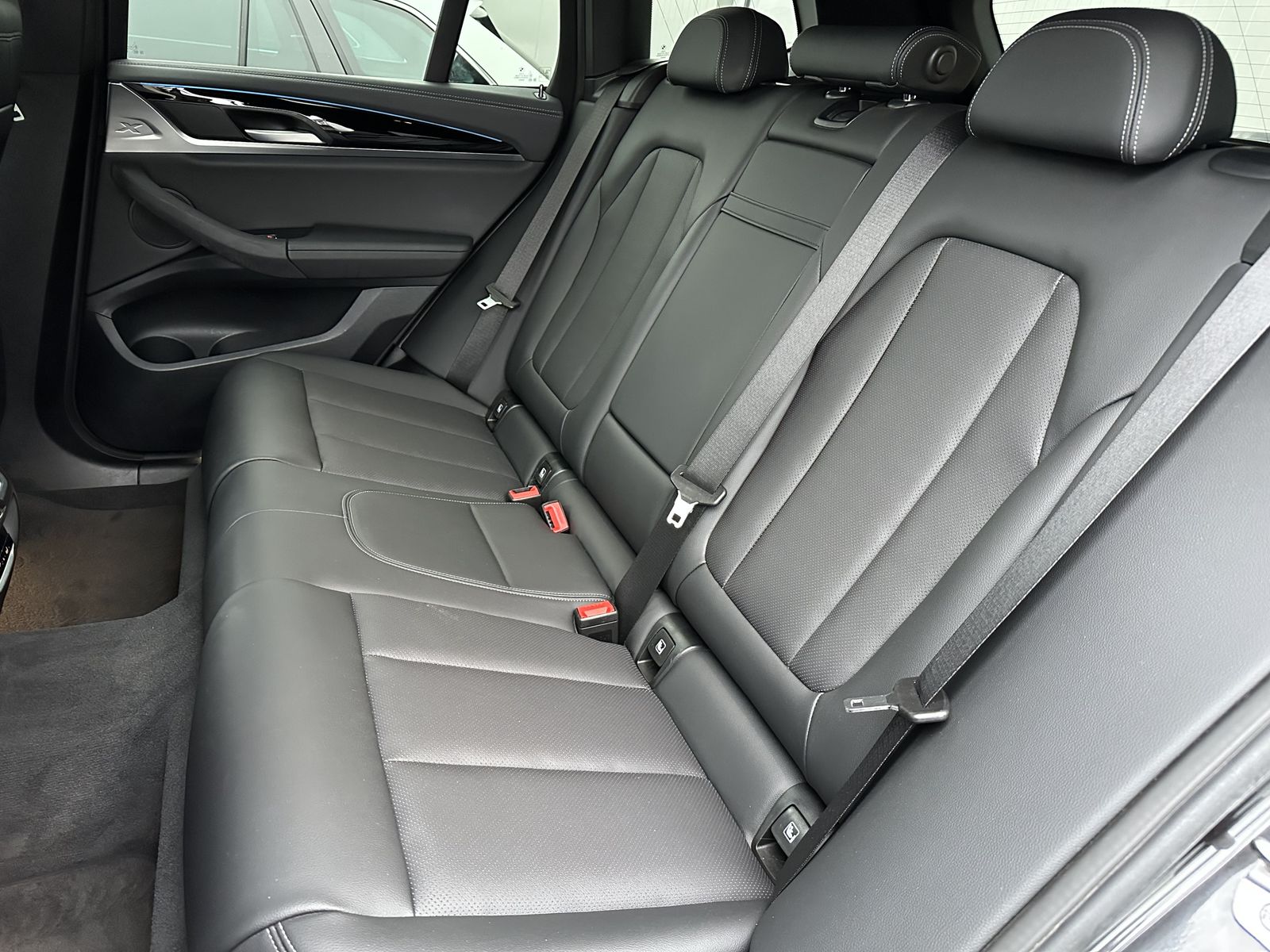 Fahrzeugabbildung BMW iX3 M-Sport NAV+LED+AHK+KAMERA+20ZOLL+PANO+VC