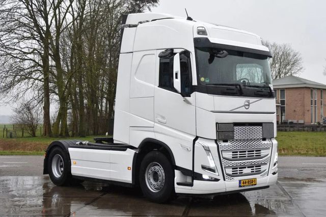 Volvo FH 460 Globe 4x2 - 261 TKM - ADR FL - COMPRESSOR