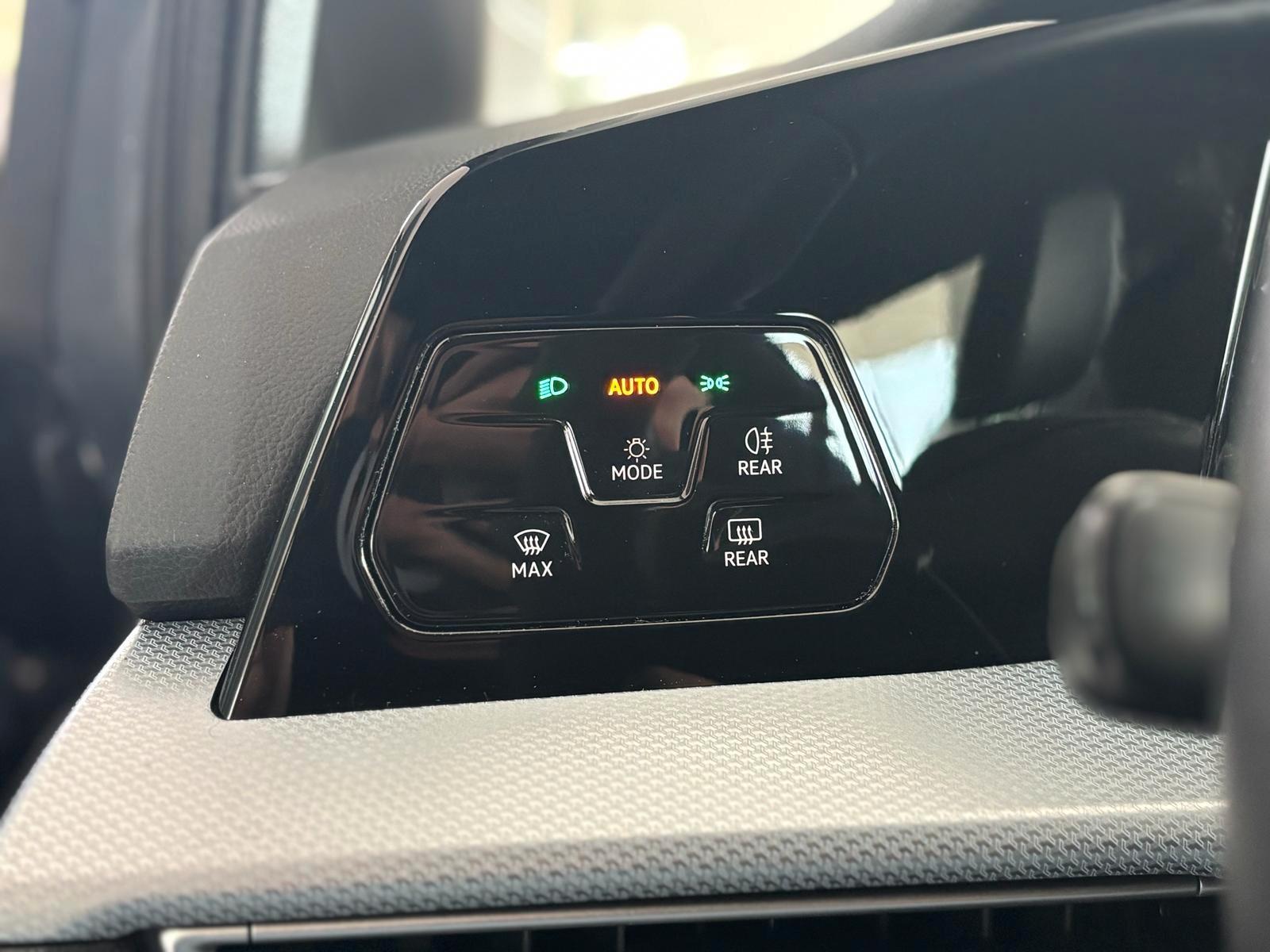 Volkswagen Golf VIII Lim. 1.5 eTSI 1.HAND GOAL NAVI DSG LED, миниатюра 18