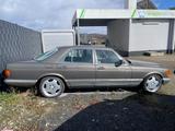 Mercedes-Benz 500 SE - graue Mercedes-Benz 500