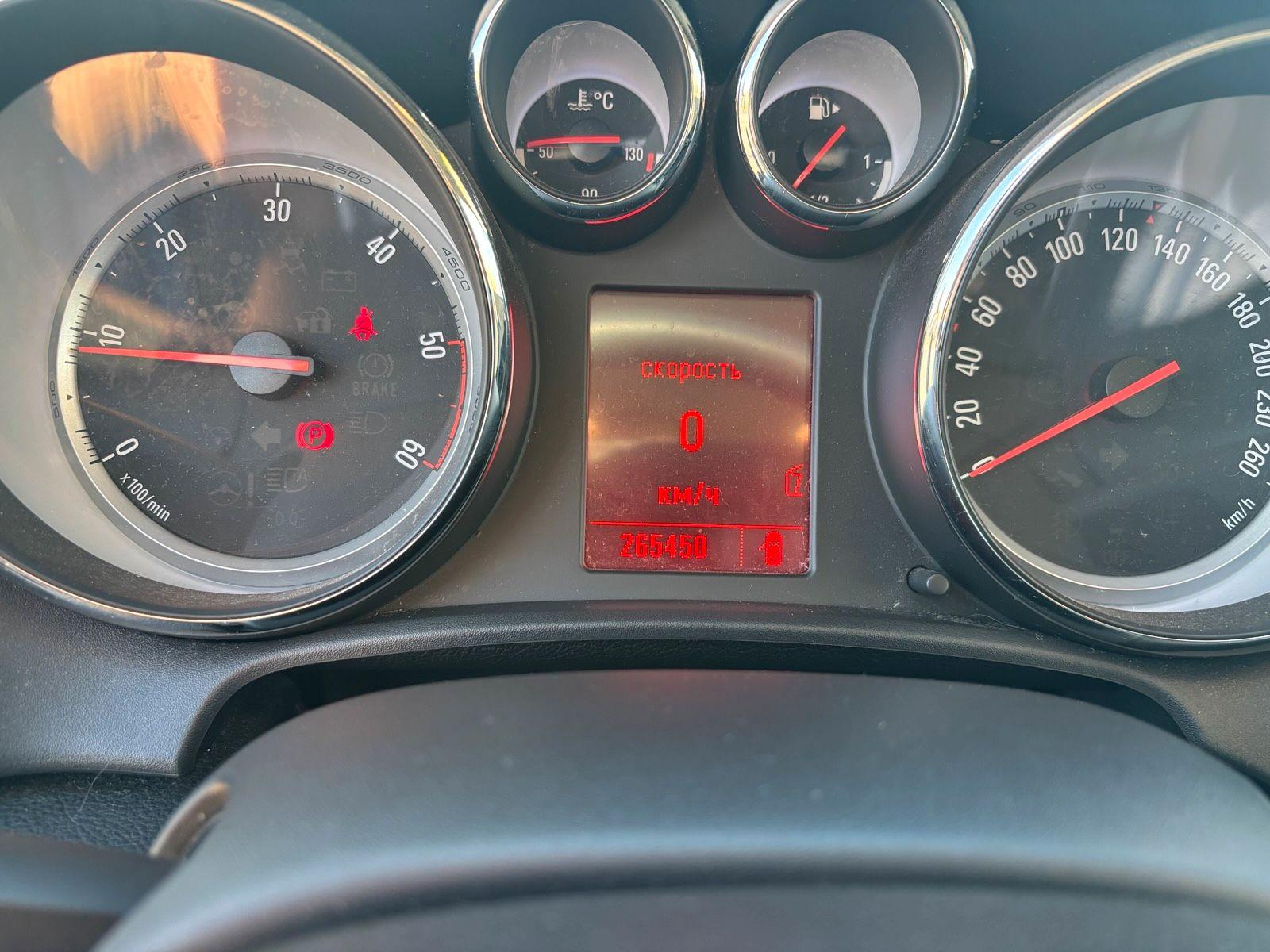 Opel Astra 2011 — photo 11