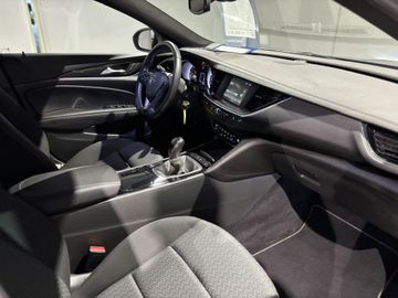 Fotografie des Opel Insignia Sports Tourer 1.5 DI Turbo Dynamic LED