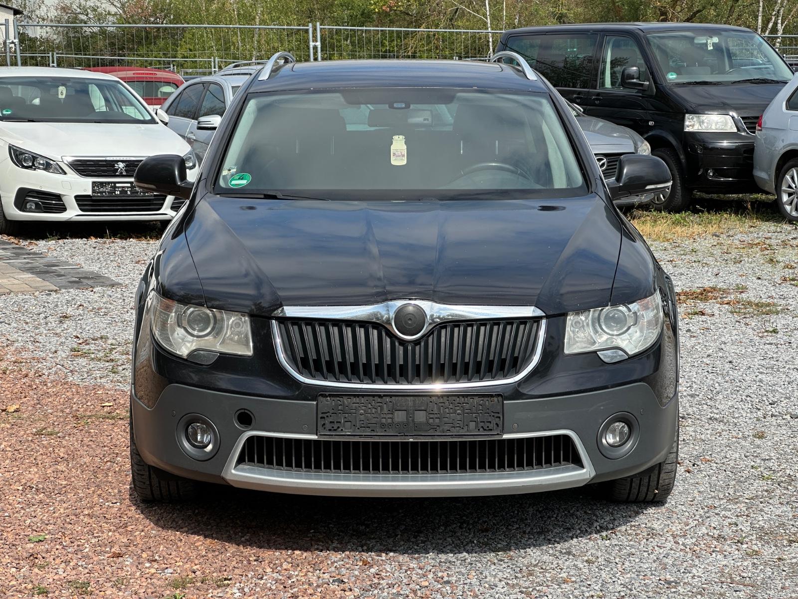 Skoda Superb 2012 — вигляд ззаду