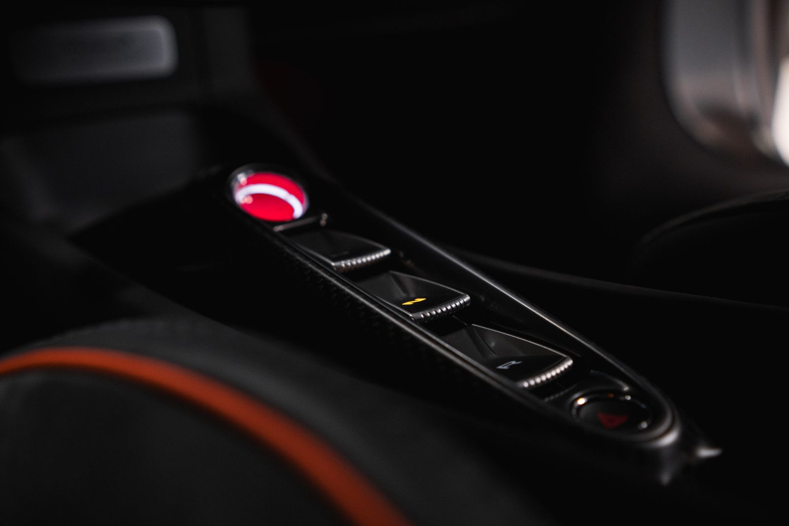 Fahrzeugabbildung McLaren Artura-Lift-Tech.Pack-Prac.Pack-B&W-Steuer!